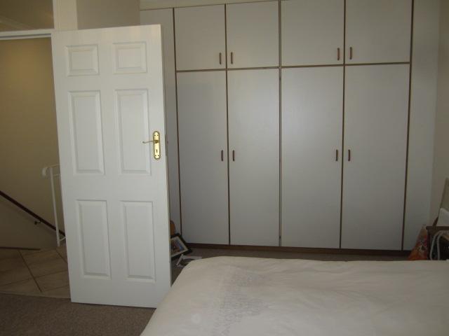 To Let 2 Bedroom Property for Rent in Somerset West Western Cape